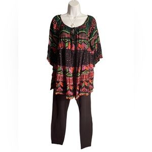 NWT.  BLOUSE by Sacred Threads. ONESIZE.   BL/RD10.   220262